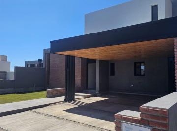 Casa de 8 ambientes, Córdoba · Rincones de Manantiales Vendo Casa 4 Dorm.