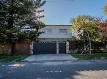Casa · 166m² · 5 Ambientes · Residencia en Barrio Los Troncos