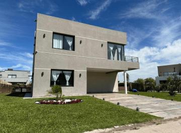 Casa · 273m² · 5 Ambientes · 2 Cocheras · Casa en Alquiler Temporal, Lagos de Canning