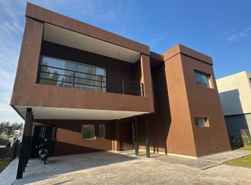 Casa · 377m² · 7 Ambientes · Casa en Venta, Barrio Nautico San Juan, Villanueva, Tigre