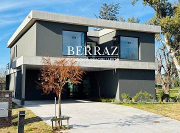 Casa · 267m² · 6 Ambientes · 2 Cocheras · Casa Venta 4 Dorm. Barrio Azurra Lote de 700 m² Tortugas