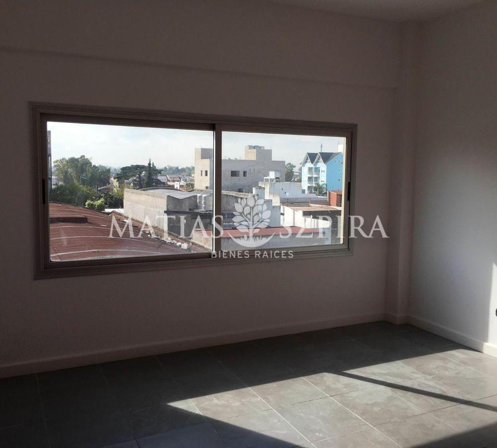 Av Presidente Peron 2752. Entre Av Presidente Dr Arturo Umbert y Jose Marmol, San Justo, La Matanza