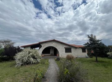 Casa de 8 ambientes, La Falda · Casa en Venta La Falda | Pileta Climatizada, Amplio Jardín y Vista a Las Sierras