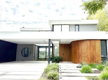 Casa · 282m² · 6 Ambientes · 2 Cocheras · Casa en Venta en Barbarita