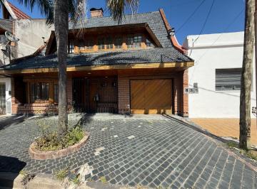 Casa de 3 ambientes, La Matanza · Chalet 4 Ambientes con Garage Para 2 Autos