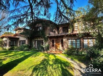Casa · 304m² · 6 Ambientes · Casa en Venta en Barrio Inglés - Hurlingham