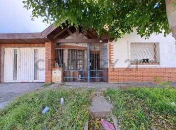 Casa · 102m² · 3 Ambientes · 1 Cochera · Venta Casa 3 Ambientes a Reciclar
