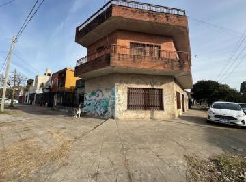 Casa · 293m² · 8 Ambientes · 1 Cochera · Casa en Venta en Gregorio de Laferrere