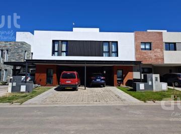Casa · 125m² · 5 Ambientes · 2 Cocheras · Duplex Miradores de Manantiales! Pileta y Galeria!
