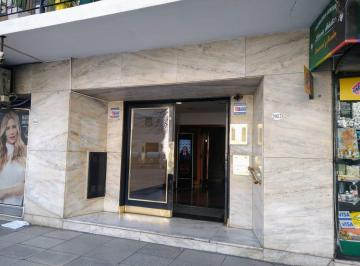 Departamento · 53m² · 3 Ambientes · Departamento de 3 Ambientes Sobre Av Rivadavia, Venta