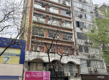 Oficina comercial · 94m² · Oficina de Categoría en Dos Plantas, Impecable Estado, Muy Bien Equipada!