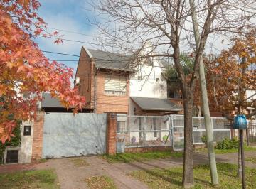 Casa · 178m² · 8 Ambientes · 2 Cocheras · Venta Casa en Dos Plantas con Pileta en Fisherton Santa Fe 8100
