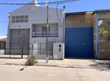 Local comercial · 240m² · 2 Ambientes · Gran Oportunidad - Alquiler Galpón Industrial con Oficina y Gran Altura B° Dean Funes