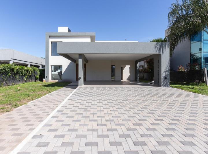 Casa · 186m² · 5 Ambientes · 2 Cocheras
