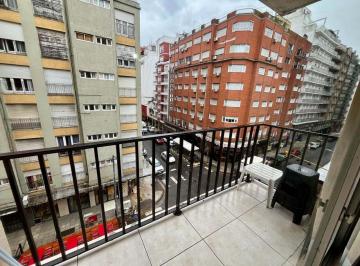 Departamento de 2 ambientes, Mar del Plata · Venta Dto 2 Amb Amplio Balcon a La Calle/cocina Renovada - Mar del Plata Centro