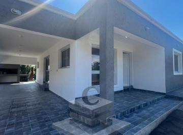 Casa · 141m² · 4 Ambientes · 1 Cochera · En Venta Casa a Estrenar en Siquiman con Pileta Sobre Ruta 38 Ref: 1698