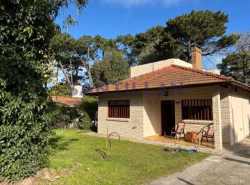 Casa · 89m² · 5 Ambientes · 1 Cochera · Chalet Tradicional en Venta en Valeria del Mar a m del Mar y de Carilo