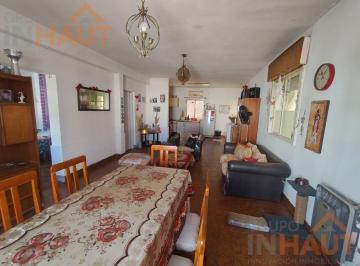 Casa · 221m² · 5 Ambientes · Casa de Tres Dorm. con Dos Departamentos en Neuquen
