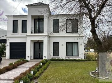 Casa · 293m² · 6 Ambientes · 1 Cochera · Casa en Venado 1 Al Golf