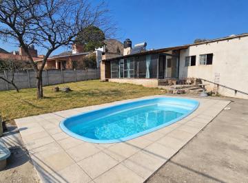 Casa · 89m² · 3 Ambientes · 1 Cochera · Venta Casa a Reciclar en Carlos Paz 1 Dorm. - Pileta - Quincho - Cochera