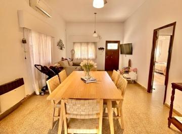 Casa · 100m² · 4 Ambientes · 2 Cocheras · Casa - Venado Tuerto