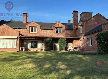 Casa · 364m² · 9 Ambientes · 4 Cocheras · Casa Al Golf en Doble Lote en Marayui Country Club