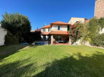 Casa · 299m² · 9 Ambientes · 3 Cocheras · Casa en Venta - Barrio Jardín Maristas - Mendoza