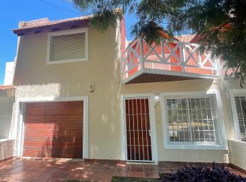 Casa de 8 ambientes, Córdoba · Duplex de Tres Dorm. y Tres Baños Barrio Alejandro Centeno