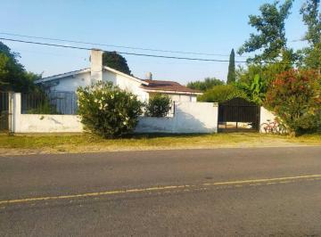 Casa · 204m² · 4 Ambientes · 1 Cochera · Venta - Casa - Zona Comercial - Los Pinos - Exaltación de La Cruz