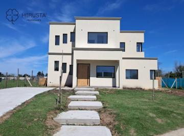 Casa de 4 ambientes, Pilar · Casa en Venta Pilar del Este Santa Elisa + 3 Dorm. + 2 Baños + Toilete + a Estrenar