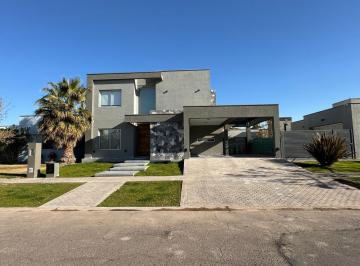 Casa de 10 ambientes, Maipú · Casa en Venta en Lago del Torreón