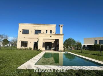 Casa · 167m² · 5 Ambientes · 2 Cocheras · Casa a La Venta 4 Habitaciones Araucarias Puertos Escobar