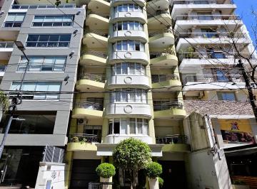 Departamento de 4 ambientes, Lanús · 4 Ambientes en Dos Plantas – Impecable – Pleno Centro Lanus