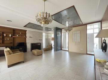 Casa · 256m² · 7 Ambientes · 2 Cocheras · Casa en Fisherton a Remodelar