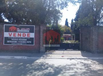 Terreno · 300m² · 4 Ambientes · Fraccion Comercial 4000 m² C/ Casa 4 Amb Piletas, Canchas de Futbol y Mejoras