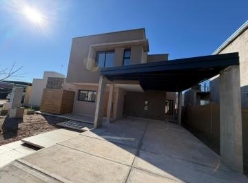 Casa · 229m² · 3 Dormitorios · 2 Cocheras · Casa B° Lomas de Russell