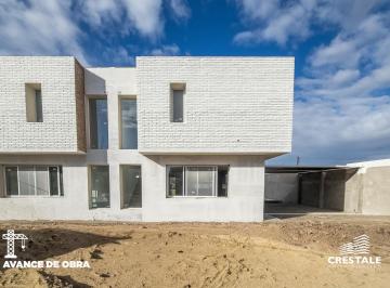 Casa · 127m² · 4 Ambientes · 2 Cocheras · Venta / Permuta - Casa 3 Dorm. con Jardín y Pileta - Funes.