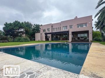 Casa · 600m² · 7 Ambientes · 2 Cocheras · Exclusiva Residencia en Barrio Privado Medanos