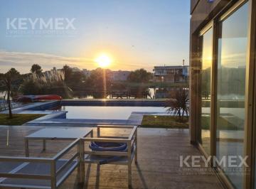 Casa · 290m² · 5 Ambientes · 2 Cocheras · Casa en Barrio Costa Esmeralda
