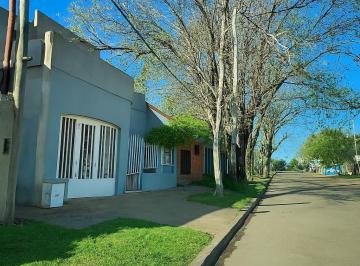 Casa · 145m² · 3 Ambientes · 1 Cochera · Casa en Venta La Plata, G. B. a. Zona Sur, Argentina