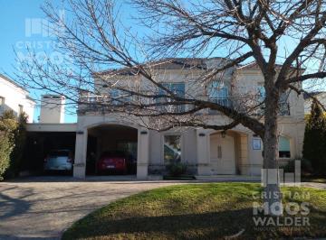 Casa · 350m² · 8 Ambientes · 3 Cocheras · Casa en Venta 8 Ambientes - Escobar