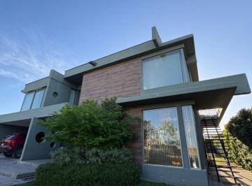 Casa de 8 ambientes, Mayor Drummond · Casa en Venta C/ Cochera en Mayor Drummond