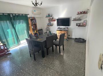 Departamento de 4 ambientes, La Matanza · Piso 4 Ambientes Al Frente con Patio en 1º Piso por Escalera:
