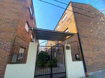 Departamento · 60m² · 4 Ambientes · 1 Cochera · Venta Departamento en Barrio Belgrano de Tres Dorm. Planta Baja con Patio