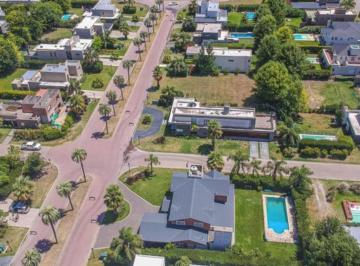 Terreno · 847m² · Terreno - Miraflores (Funes Hills) - Permuta - Esquina
