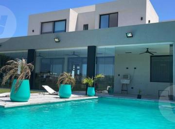 Casa · 227m² · 6 Ambientes · 2 Cocheras · Casa en Venta - Barrio San Simon, Canning Apto Permuta