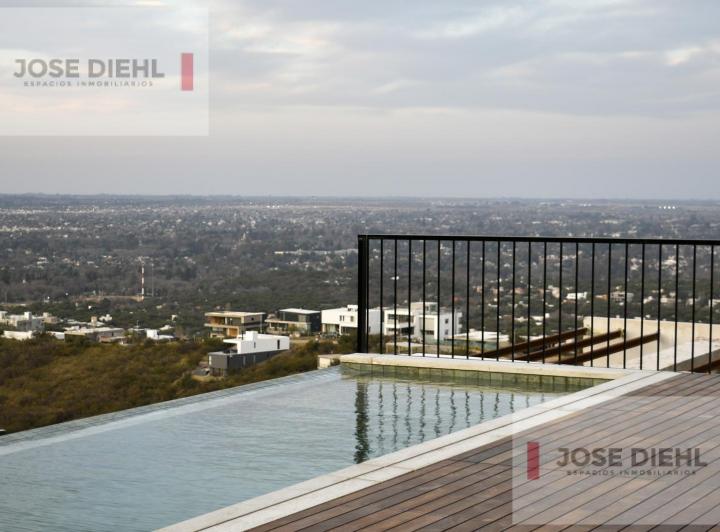 Casa · 350m² · 7 Ambientes · 3 Cocheras