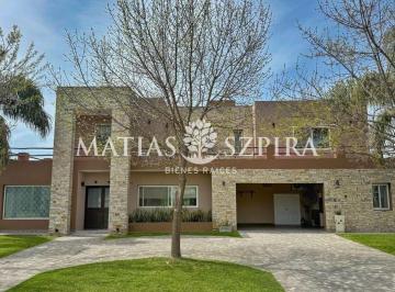 Casa · 460m² · 5 Ambientes · 2 Cocheras · Casa en Venta en Terravista, General Rodriguez