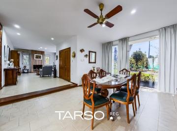 Casa · 330m² · 8 Ambientes · 2 Cocheras · Venta Casa Planta Baja Escritorio Planta Alta - Lomas de La Carolina