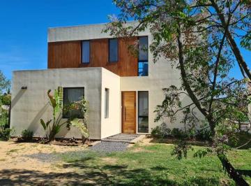 Casa · 135m² · 4 Ambientes · 1 Cochera · Casa en Venta Ubicado en Villa La Ñata, Dique Luján, Tigre